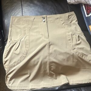 Exofficio Mini Skirt with Pockets.  Lightweight material size 8